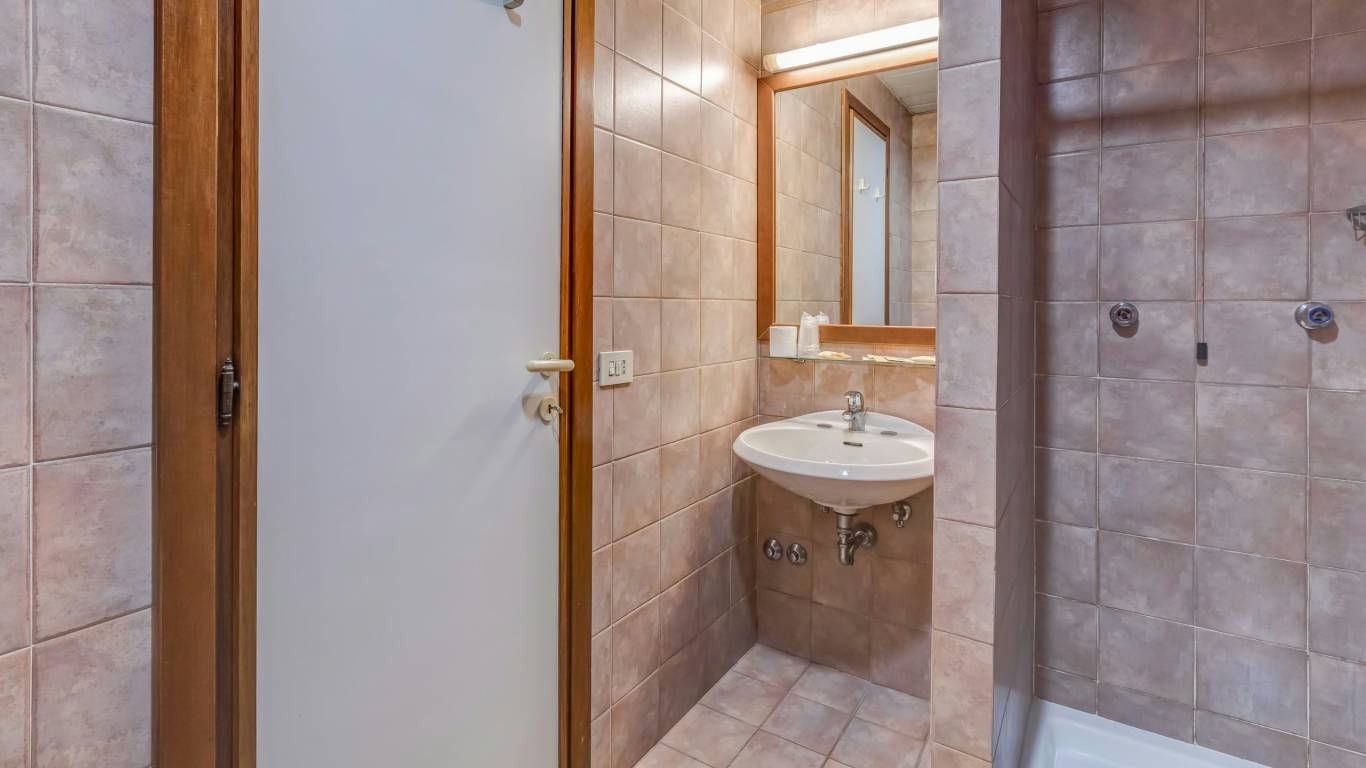 Hotel-giardino-europa-roma-camera-bagno-49